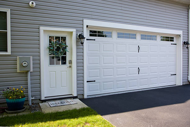 24/7 Emergency Garage Door Panel Replacement experts in Decorah, IA